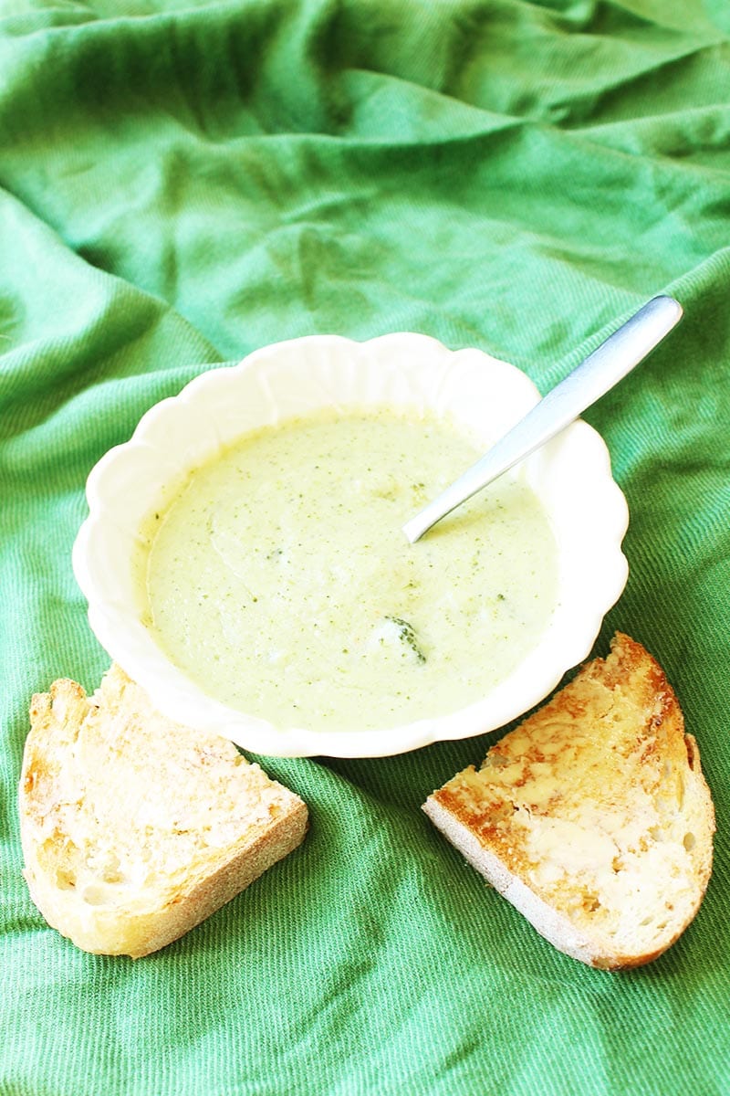 A creamy vegan healthy broccoli soup.