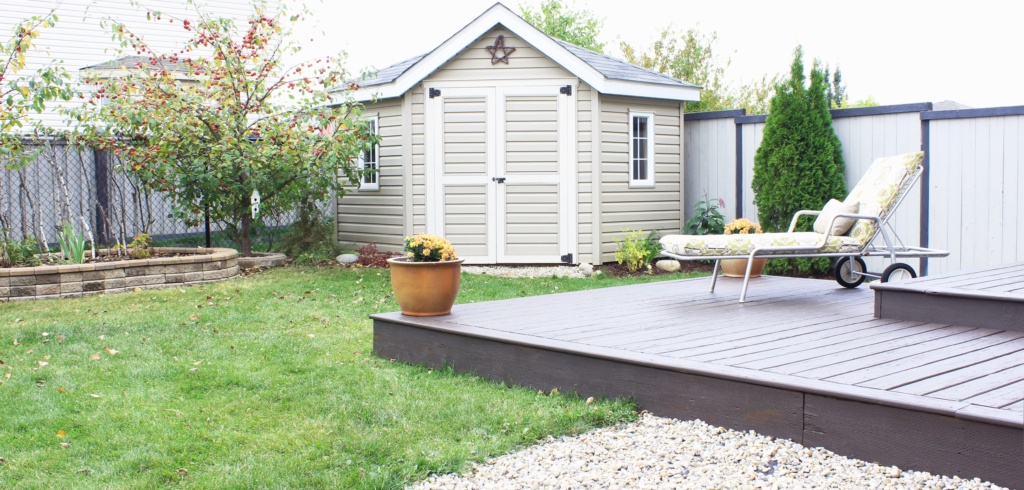 Outdoor home staging tips, including cleaning up, fixing up and adding colour.