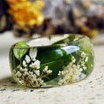 Eco-friendly Christmas gifts are perfect for treehuggers and non-treehuggers alike! Check out this botanical resin ring for the jewelry lover on your list.