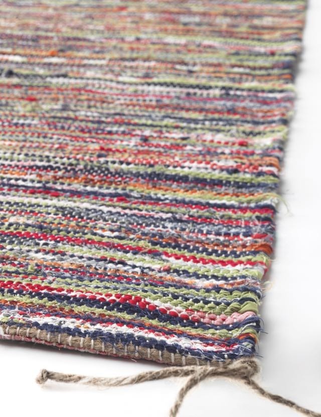Wondering where to buy eco-friendly home decor? Did you know IKEA has a few green gems. Like this rug made with scraps from the company's bedlinen production.