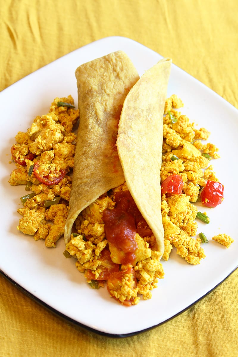 Vegans, vegetarians and those allergic to eggs - rejoice! The perfect tofu scramble recipe is right here.