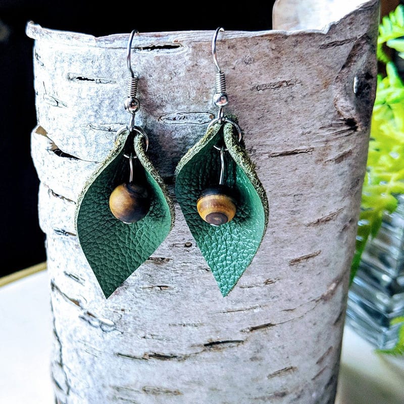 If you love nature and you love jewelry, then there's no question about it - you'll love these nine handmade pieces of nature-inspired jewelry! Like these handmade leaf earrings.
