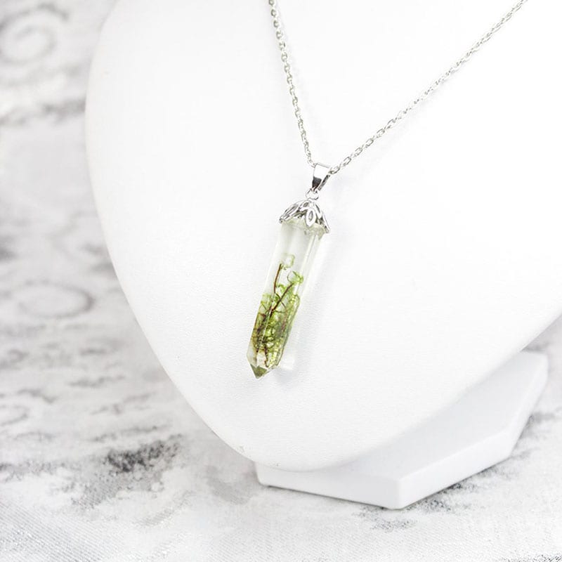 If you love nature and you love jewelry, then there's no question about it - you'll love these nine handmade pieces of nature-inspired jewelry! Like this handmade moss necklace.