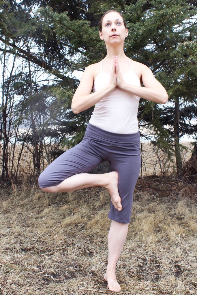 Searching out sweat-worthy sustainable threads? Look no further! Here are three tips to help you find eco-friendly activewear that feels good and does good. Like these organic cotton leggings and tank from SteelCore Planet.