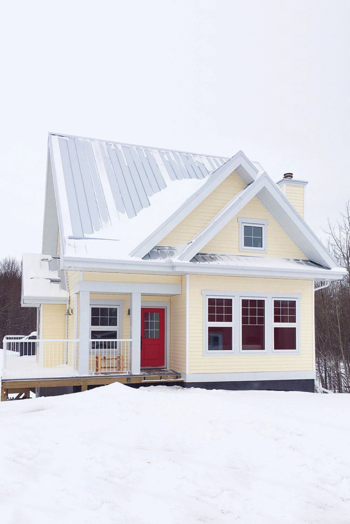 Ever dreamed of building a house from the ground up? Well, this family of four did it - all while trying to be as eco-conscious as possible! Watch them go from raw land to house in the trees in under 15 minutes.