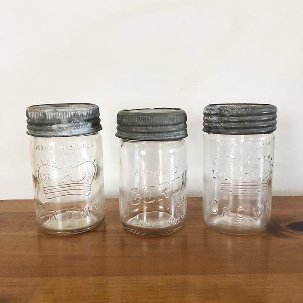 Raise your hand if you love antique home decor. Raised both hands? You've come to the right place! Here's a home tour featuring antique and thrifted finds, plus a list of vintage pieces I found on Etsy - like these antique mason jars.