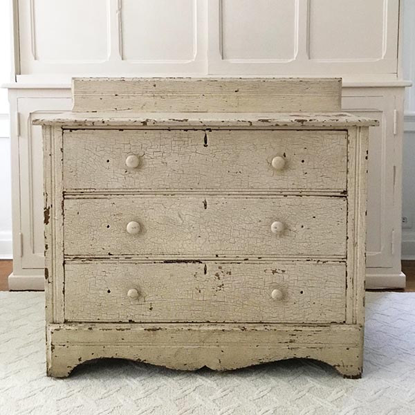 Raise your hand if you love antique home decor. Raised both hands? You've come to the right place! Here's a home tour featuring antique and thrifted finds, plus a list of vintage pieces I found on Etsy - like this painted dresser.