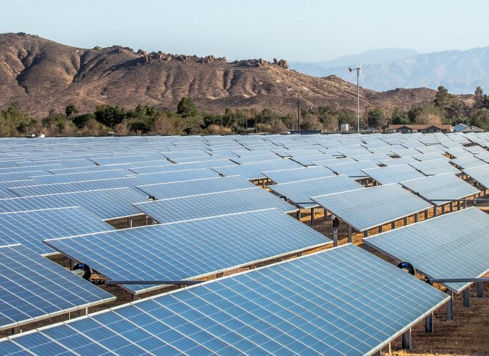 Los bonos verdes son una de las formas de inversión verde de menor riesgo y apoyan proyectos como parques solares, parques eólicos e instalaciones hidroeléctricas.