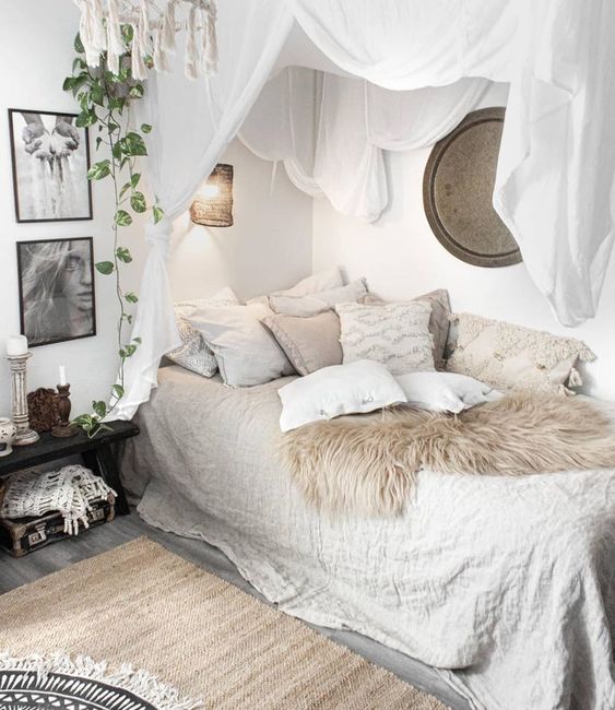 If you love the look of a boho bedroom like this one by @laurakinterior, check out a bohemian bedroom decor shopping guide on Of Houses and Trees - featuring eco-conscious items from ethical marketplace Made Trade.