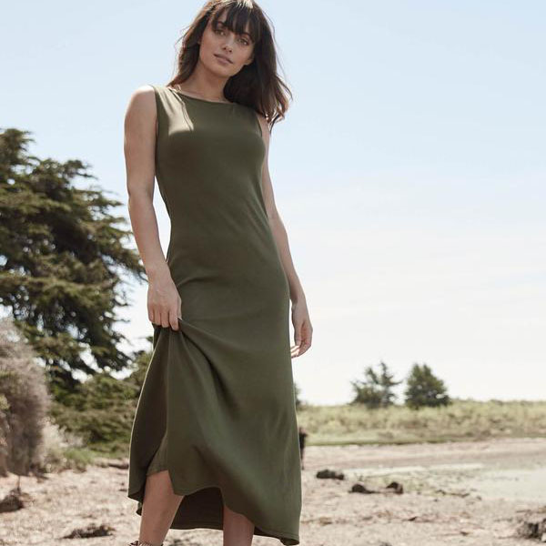 One of the easiest ways to start living a greener life is to quit fast fashion - and start supporting sustainable clothing companies like Indigenous!