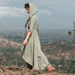 One of the easiest ways to start living a greener life is to quit fast fashion - and start supporting sustainable clothing companies like Kayame Boutique!