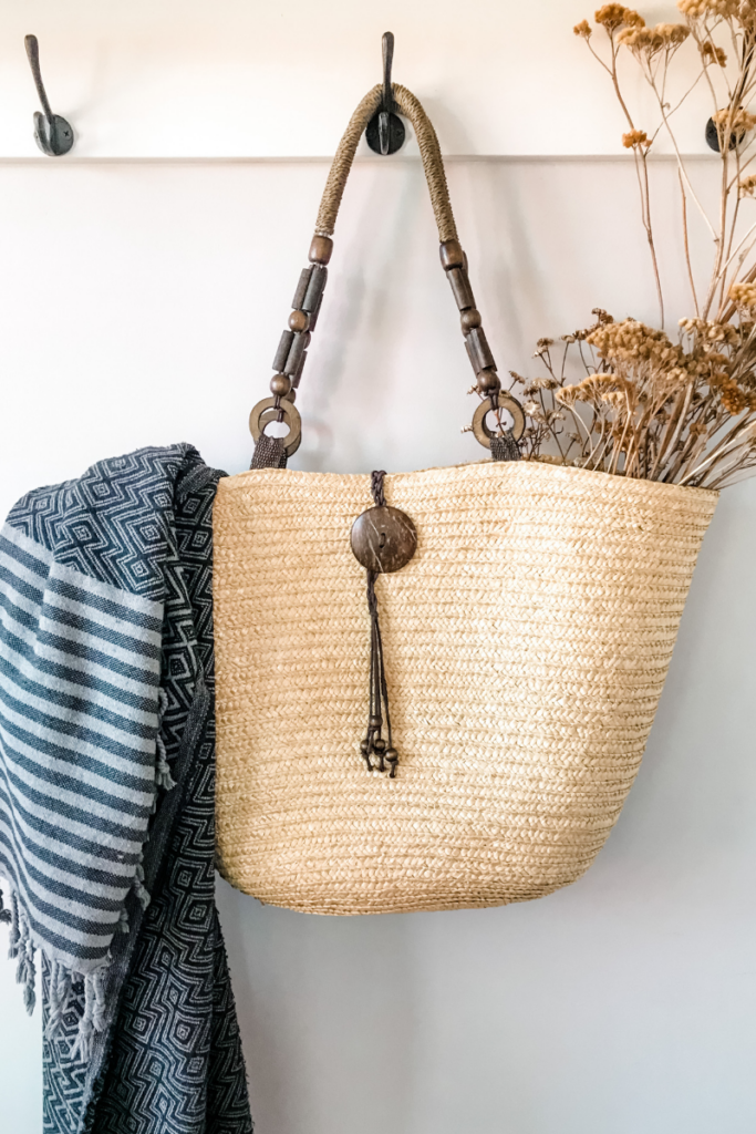 Love handmade and vintage items AND supporting local businesses? Did you know you can use Etsy to shop local? Well, you can!