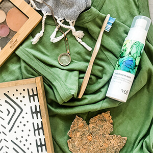 20 Eco-Friendly Canadian Online Stores You Need To Know About Various products such as a bamboo toothbrush, a necklace and a cork maple leaf sitting on a green fabric background. Click to visit post.